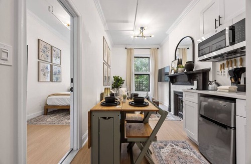 Harlem Apartment | Bright 3BR Harlem Home w/In-Unit Laundry