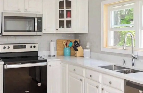 Scarborough House | Bright 3BR Home at Pine Point Beach