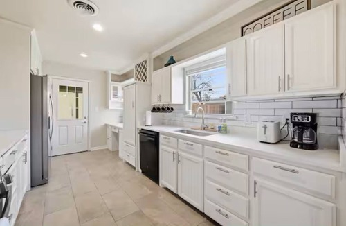 Haltom City House | Bright 3BR Retreat Near Stockyards & AT&T Stadium
