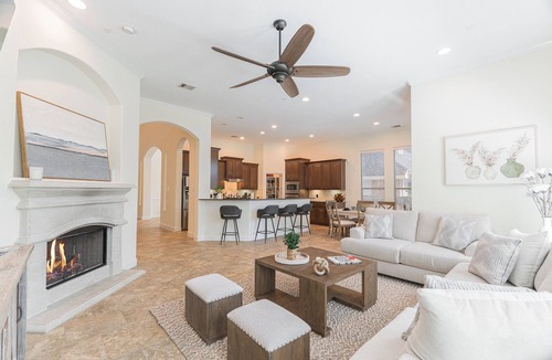 Sterling Ridge House | Bright 4 bdr w BIG backyard & Fire Pit!
