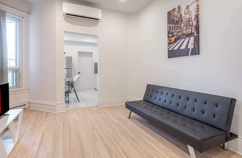 Mile End Apartment | Bright, 4 Bedroom Apt. - Little Portugal