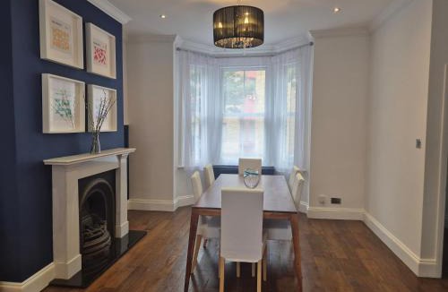 Walworth Apartment | Bright 4 double bedroom victorian house