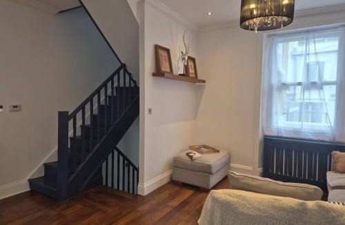 Walworth Apartment | Bright 4 double bedroom victorian house