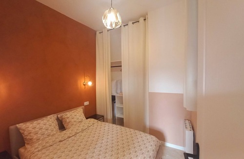 Les Platanes Apartment | Bright 40m² T2 with terrace overlooking the cathedral
