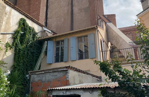 Les Platanes Apartment | Bright 40m² T2 with terrace overlooking the cathedral