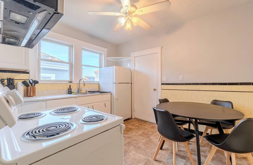 South Medford Apartment | Bright 4BD/1BA Near Tufts & T- 15 Min to Boston