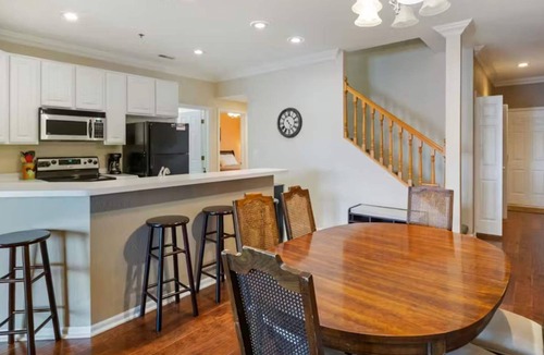 Sunrise Beach Condo | Bright 4BR Condo - Lake View - Water Front pool