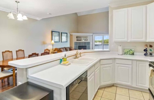 Sunrise Beach Condo | Bright 4BR Condo - Lake View - Water Front pool