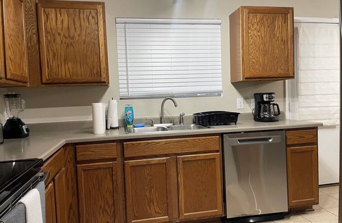 Wetmore House | Bright 5-Bed Canyon Maple Retreat with Pool Table Near JW Marriott