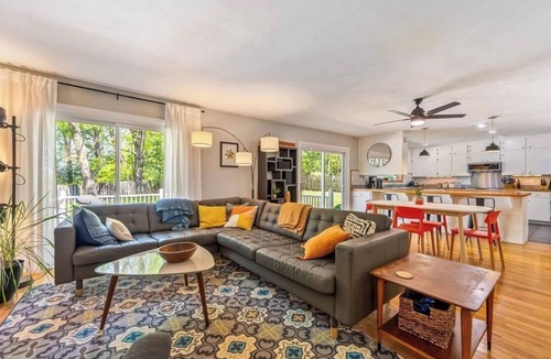 Blacksburg House | Bright 5BR Blacksburg Retreat Big Windows, Patio & Firepit Near VT