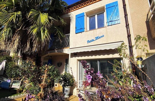 Sant-Vicens Apartment | Bright, air-conditioned studio near shops and bus stops. Garden and parking