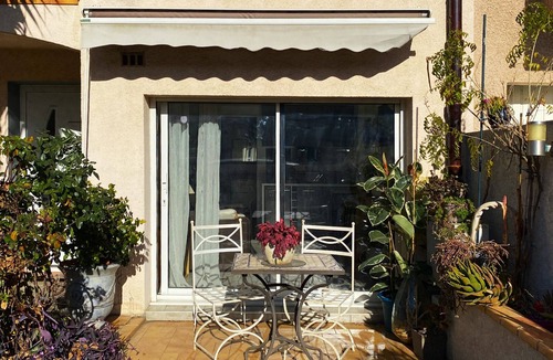 Sant-Vicens Apartment | Bright, air-conditioned studio near shops and bus stops. Garden and parking