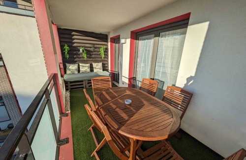 Saint-Jean-de-Vedas Apartment | Bright, air-conditioned apartment with double terrace and parking.