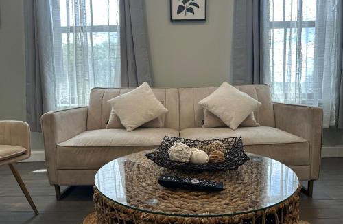 Albany Apartment | Bright & Airy 1 BDRM Private Apt
