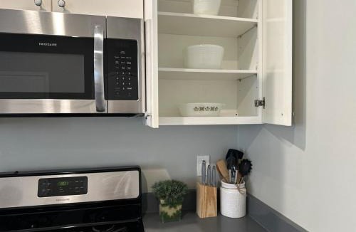 Albany Apartment | Bright & Airy 1 BDRM Private Apt