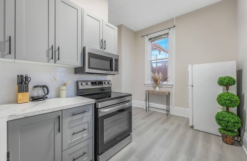 Barrie Apartment | Bright & Airy 1 BR Apt Overlooking Lake Simcoe