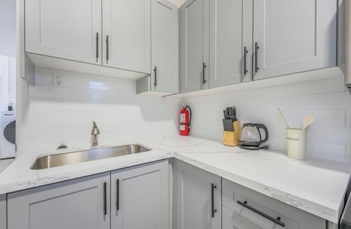 Barrie Apartment | Bright & Airy 1 BR Apt Overlooking Lake Simcoe