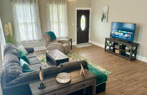 Port Neches House | Bright & Airy 2BR 1BA Home Near The Riverfront