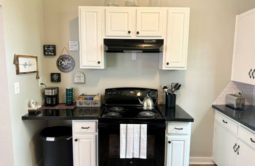Port Neches House | Bright & Airy 2BR 1BA Home Near The Riverfront