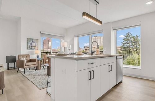 University Circle Apartment | Bright & Airy 2BR | Cleveland Clinic