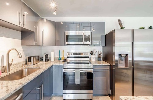 Southside Apartment | Bright & Airy 2BR in West Palm–Near Beach & Shops