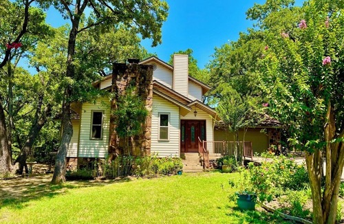 Kingston House | Bright & Airy 3 BR with AC, Game Rm, Near Casinos, Lake Texoma Marinas & Trails