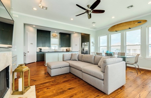 Pirates Beach West House | Bright & Airy 3rd Row Home w/Gulf Views, 2 Decks, Outdoor Shower, Free Wifi