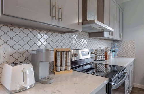 Minor House | Bright & Airy 4b3b Upper unit @ Capital Hill