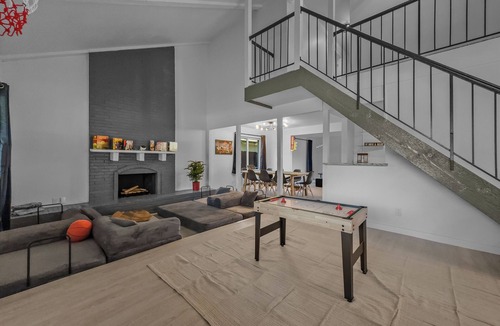 Dallas House | Bright & Airy 4BR Dallas Escape With Outdoor Space