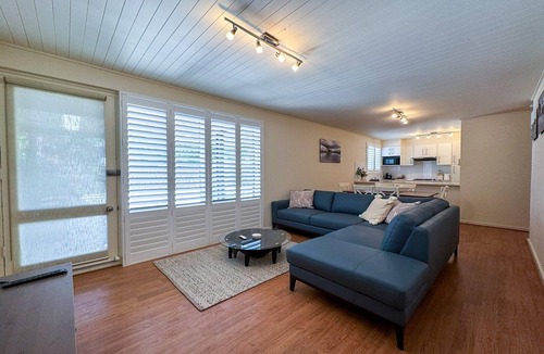 North Adelaide Apartment | Bright & Airy Adelaide Retreat with Courtyard