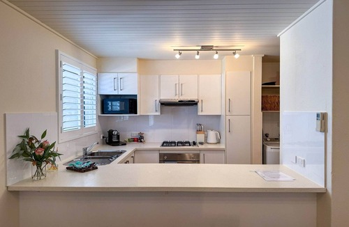 North Adelaide Apartment | Bright & Airy Adelaide Retreat with Courtyard