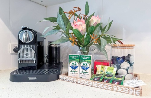 North Adelaide Apartment | Bright & Airy Adelaide Retreat with Courtyard