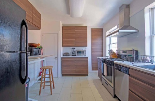 Wilmington House | Bright & Airy Apartment w Massive Master Suite