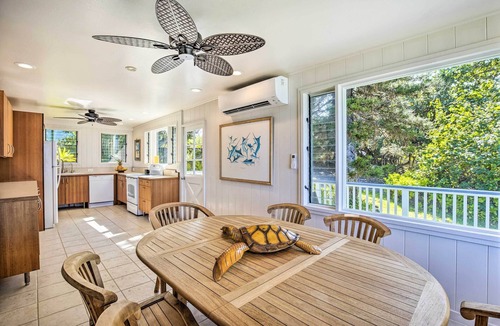 Kailua-Kona House | Bright & Airy Beach House w/Oceanfront Views