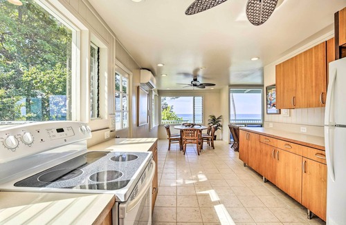 Kailua-Kona House | Bright & Airy Beach House w/Oceanfront Views