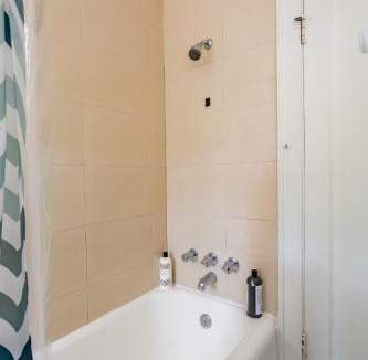 Foster - Powell House | Bright Airy Bungalow AC Fast WiFi Prime SE