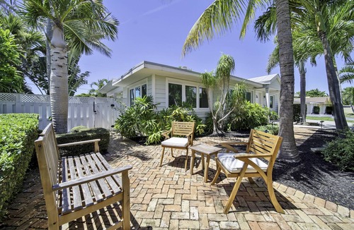 Juno Beach House | Bright & Airy Luxury Cottage on Juno Beach