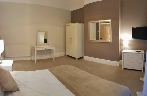Portsmouth Bed & Breakfast | Bright, airy & spacious room. Centrally located