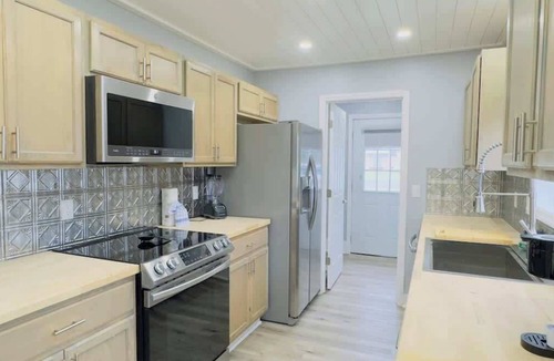 Crescent Beach Apartment | Bright & airy 2BR, 2BA beach retreat A