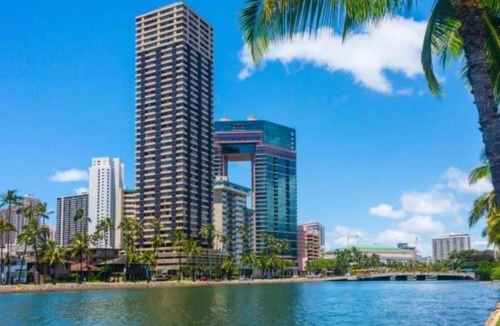 McCully - Moiliili Apartment | Bright Amazing View Walk Everywhere