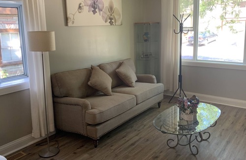 East Galt House | Bright and Adorable 2 bedroom unit