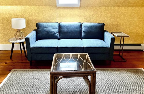 Yarmouth Apartment | Bright and airy 2nd floor apartment