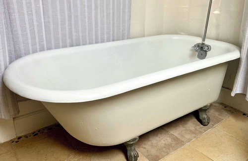 Yarmouth Apartment | Bright and airy 2nd floor apartment