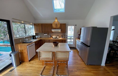 Hamptons House | Bright and airy East Hampton oasis - 2-min walk to the beach!