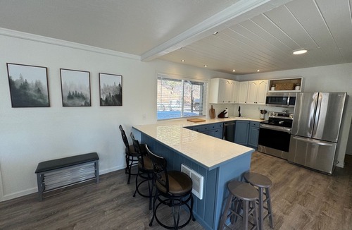Bayfield House | Bright and Airy Lakeside Bungalow with Stunning Views!