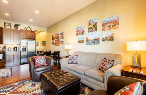 Kimball Junction Condo | Bright and Airy Mountain Townhome. Walk to Shops, Dining, Trails + Hot Tub