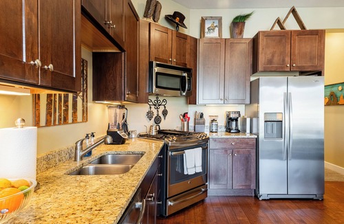 Kimball Junction Condo | Bright and Airy Mountain Townhome. Walk to Shops, Dining, Trails + Hot Tub