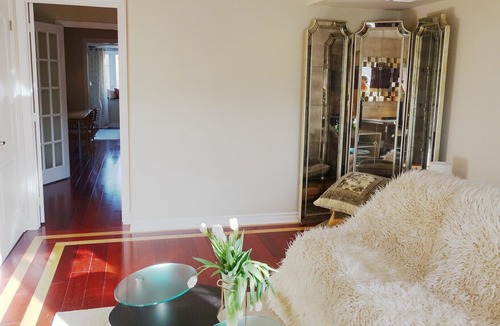 The Beaches Apartment | Bright and Beautiful One Bedroom Apartment Across The Beach