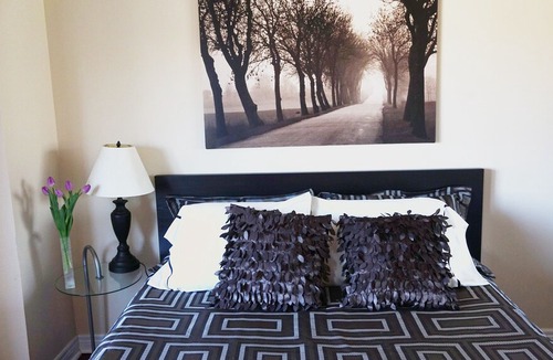 The Beaches Apartment | Bright and Beautiful One Bedroom Apartment Across The Beach
