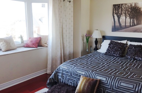 The Beaches Apartment | Bright and Beautiful One Bedroom Apartment Across The Beach